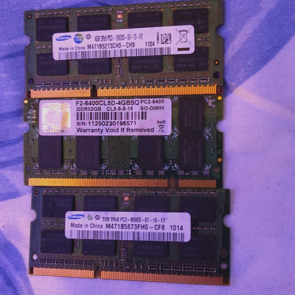 SK Hynix 1Rx16 PC4-2400T-SC0-11 Laptop RAM